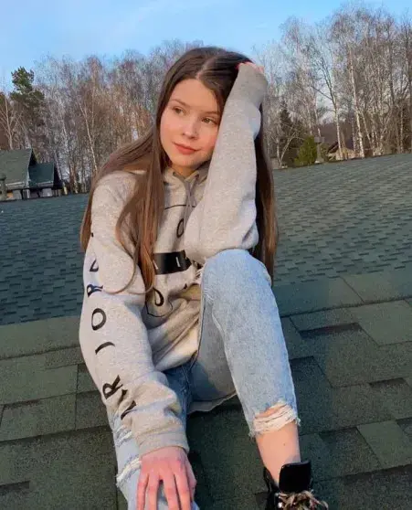 Марина Зудина показала редкие фото дочери с Олегом Табаковым в честь её дня рождения
