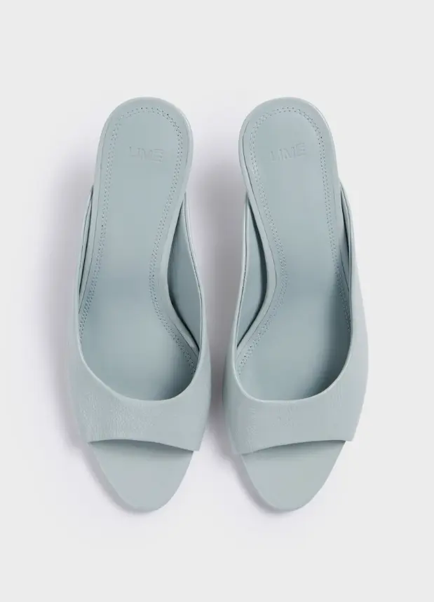 Свадебные туфли 2026: 7 модных трендов для идеального образа невесты