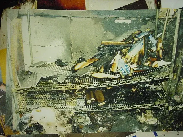 Склад кафе I Can't Believe It's Yogurt после пожара, место преступления, декабрь 1991 года