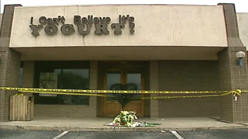 Вывеска кафе I Can't Believe It's Yogurt, франшиза которого появилась в Техасе в 1977 году