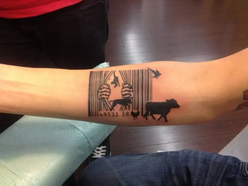 Тату с надписью Vegan