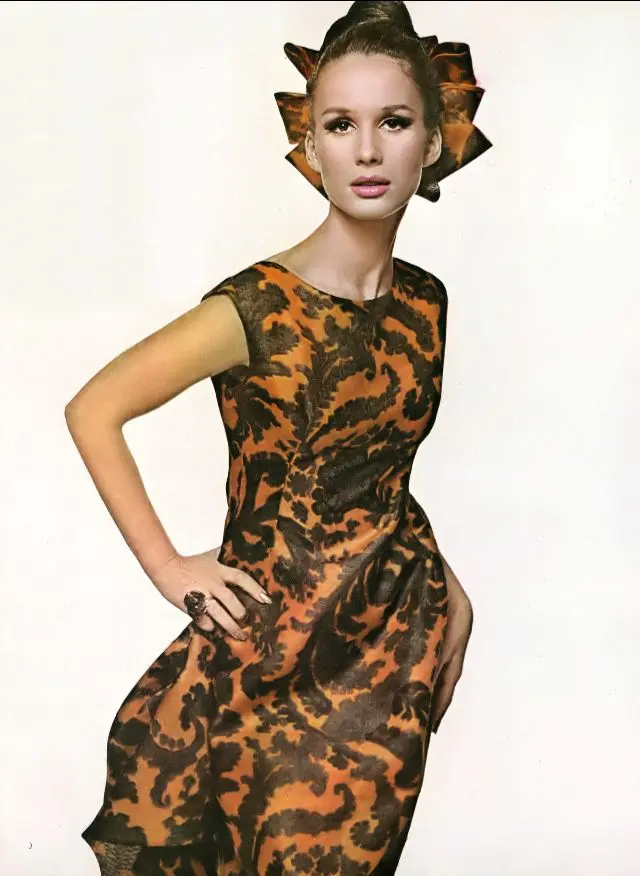 Бригитта Бауэр в шёлковом платье Monte Sano & Pruzan, Берт Стерн, Vogue, 1964