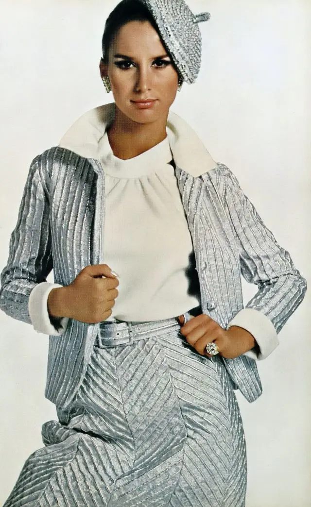 Бригитта Бауэр в серебряном костюме Philippe Venet, Билл Кинг, Harper's Bazaar UK, 1966