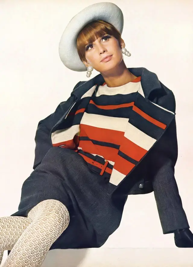 Бригитта Бауэр в сером костюме Barberini, Ирвинг Пенн, Vogue, 1966
