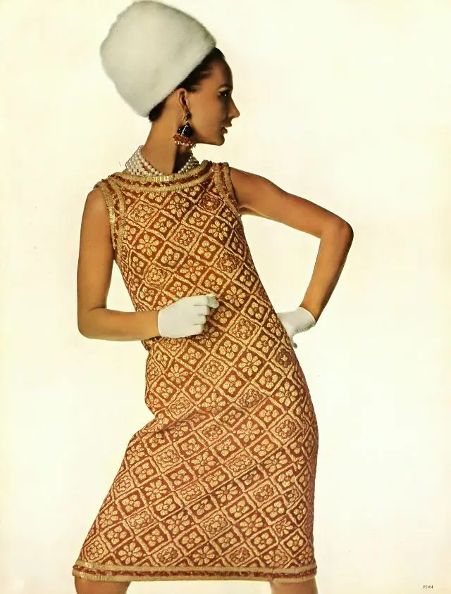 Бригитта Бауэр в мозаичной парче Larry Aldrich, Ирвинг Пенн, Vogue, 1965