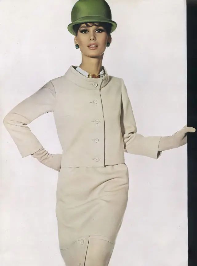 Бригитта Бауэр в костюме Christian Dior-New York, Ирвинг Пенн, Vogue, 1964