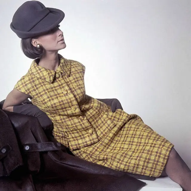 Бригитта Бауэр в клетчатом костюме, фото Хорста П. Хорста, Vogue, 1965