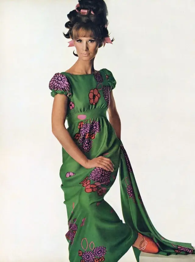Бригитта Бауэр в зелёном шёлковом платье Branell, Ирвинг Пенн, Vogue, 1966