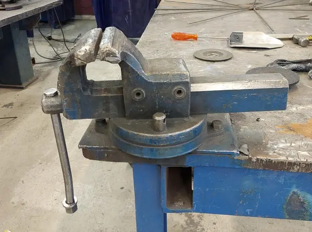 Обезьянка на работе