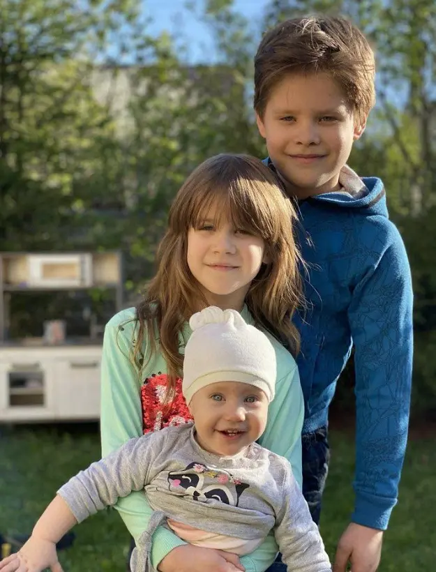 «Дети — его продолжение»: вдова Романа Попова рассказала, как живет семья после трагедии