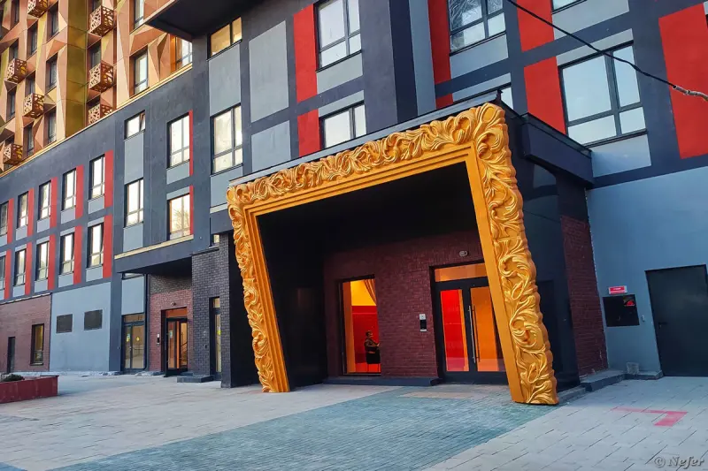 Золотая стена вместо «Черного квадрата»: как выглядит скандальный дом Малевич в Москве