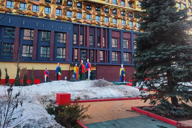 Золотая стена вместо «Черного квадрата»: как выглядит скандальный дом Малевич в Москве