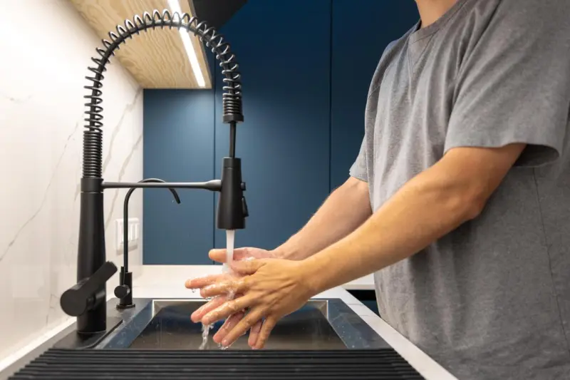 Как отмыть матовую кухню: бьемся с жиром и следами от пальцев