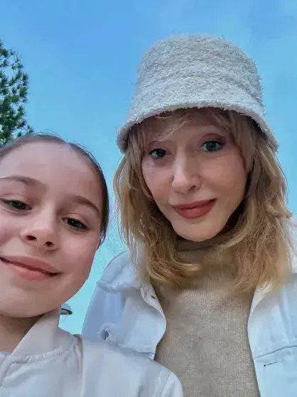 Алла Пугачёва замечена на прогулке в Лимасоле: певица выглядит уставшей и передвигается с трудом