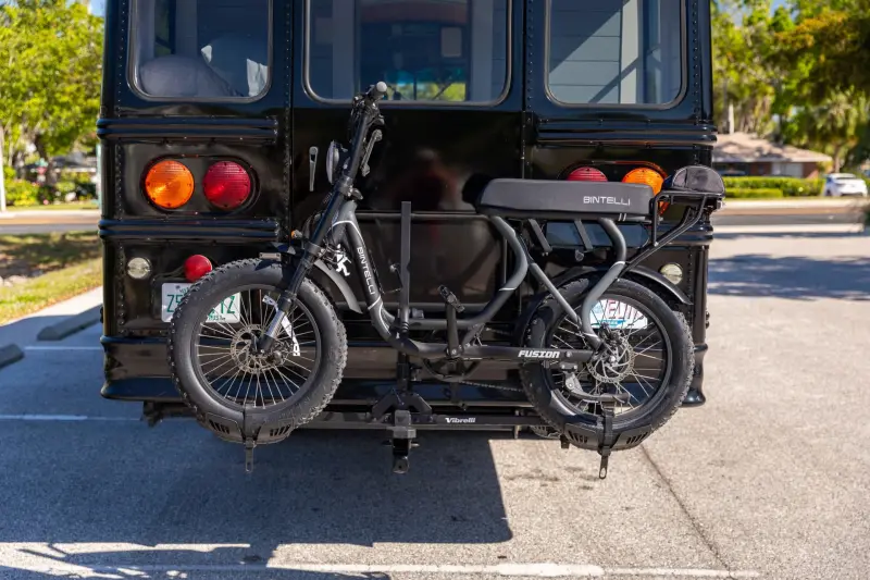 Школьный автобус стал роскошным автодомом: уникальный лот на аукционе