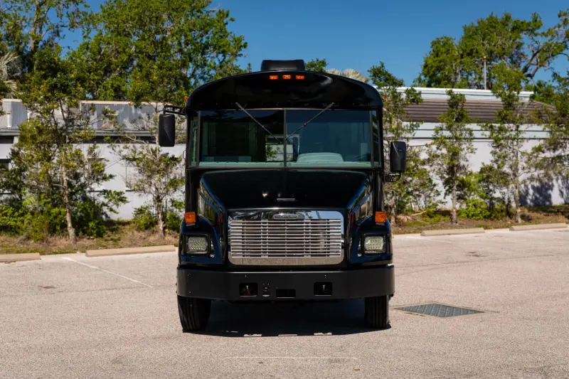 Школьный автобус стал роскошным автодомом: уникальный лот на аукционе