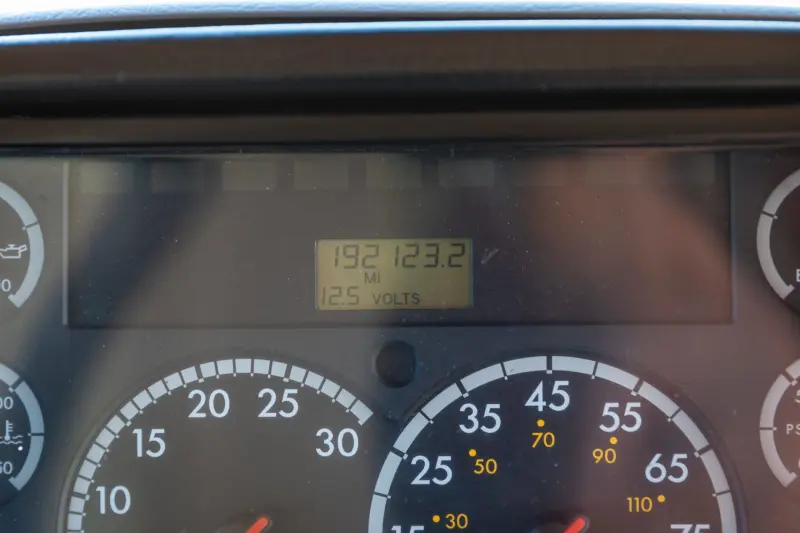 Автодом из школьного автобуса Freightliner FS65 с электровелосипедом на аукционе Школьный автобус стал роскошным автодомом: уникальный лот на аукционе