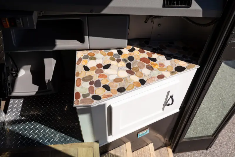 Школьный автобус стал роскошным автодомом: уникальный лот на аукционе