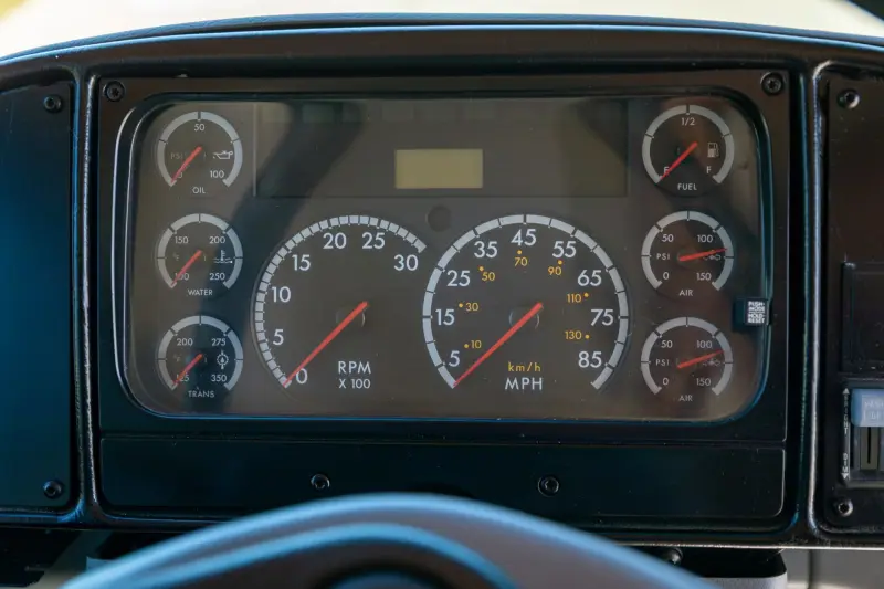 Школьный автобус стал роскошным автодомом: уникальный лот на аукционе