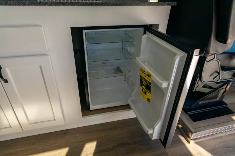 Школьный автобус стал роскошным автодомом: уникальный лот на аукционе