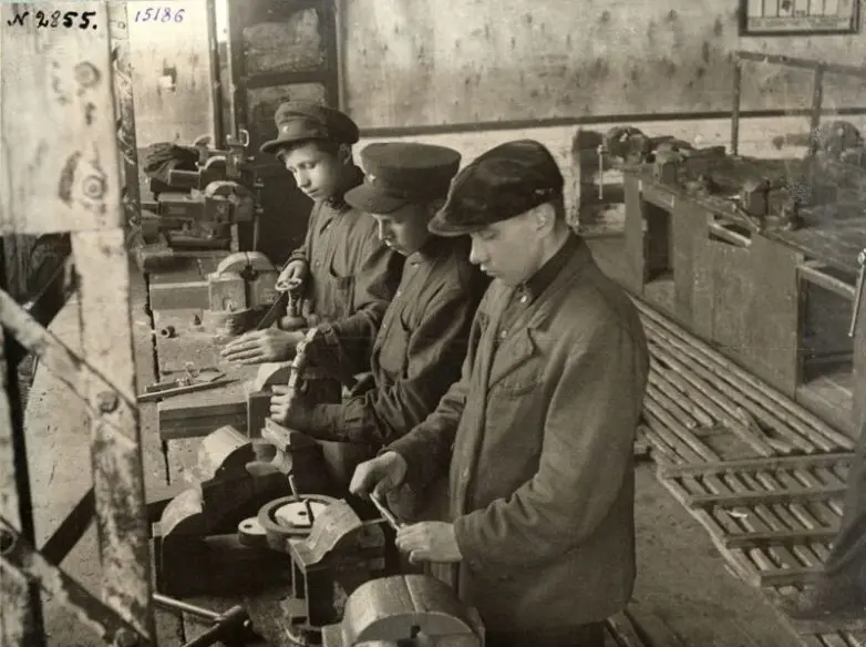 Как ФЗУ из мечты советской молодежи превратились в принудиловку перед войной