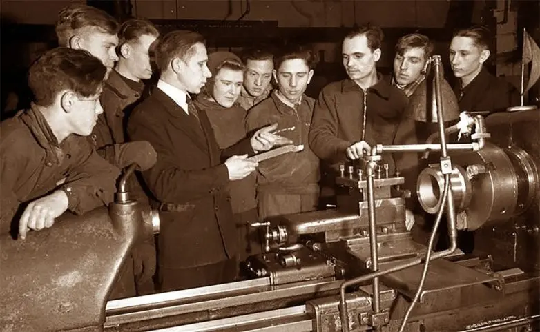 Как ФЗУ из мечты советской молодежи превратились в принудиловку перед войной