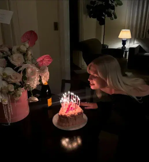 Смелый праздник: Соня Киперман отметила 25-летие в откровенных нарядах