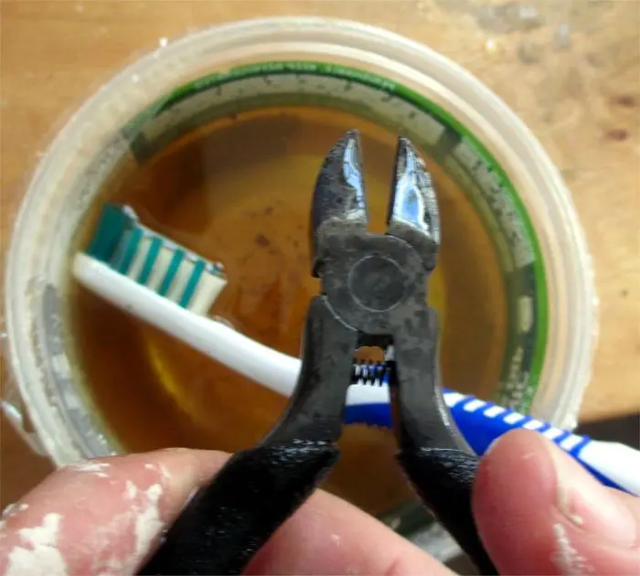 Как вернуть к жизни заржавевший инструмент: бюджетный метод с уксусом