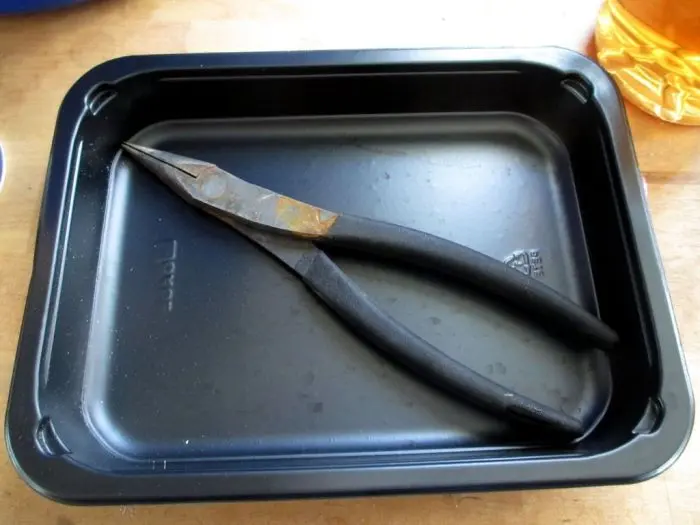 Как вернуть к жизни заржавевший инструмент: бюджетный метод с уксусом