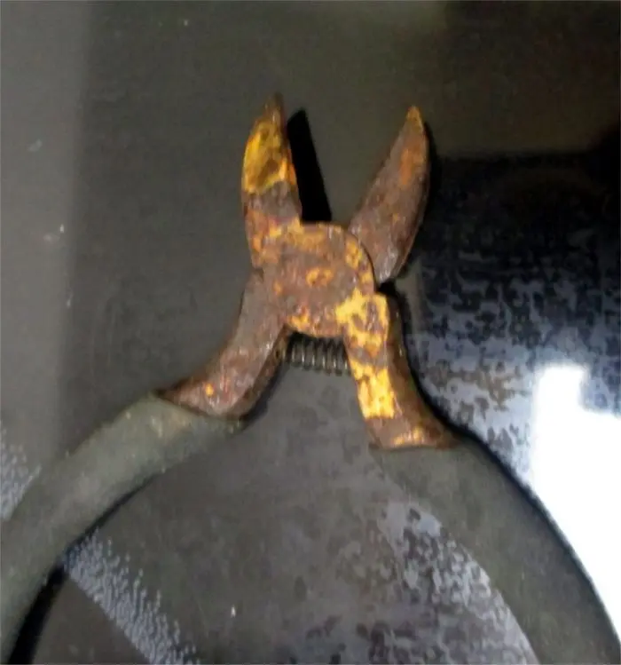 Как вернуть к жизни заржавевший инструмент: бюджетный метод с уксусом