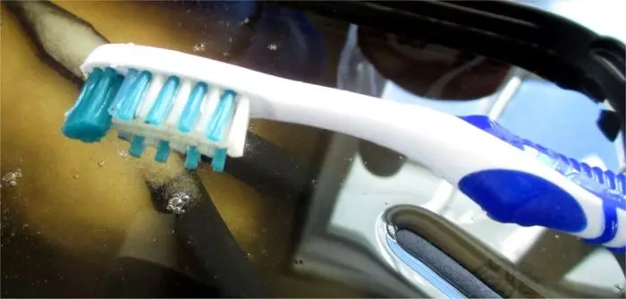 Как вернуть к жизни заржавевший инструмент: бюджетный метод с уксусом