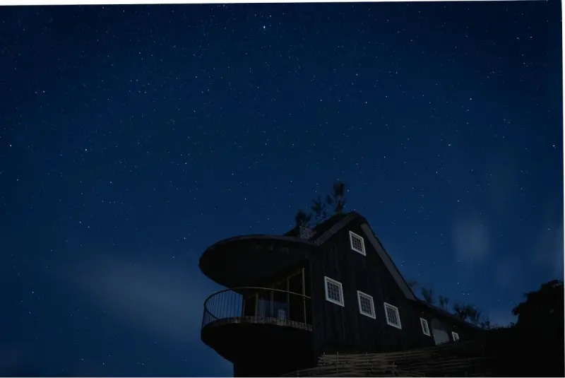 Вишни на коньке: необычный японский дом, где сад растет на крыше