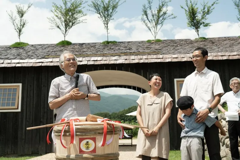 Вишни на коньке: необычный японский дом, где сад растет на крыше