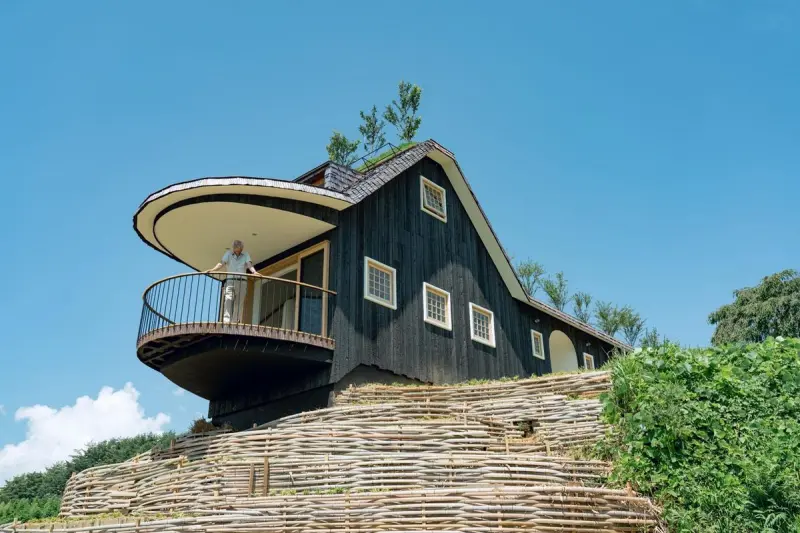 Вишни на коньке: необычный японский дом, где сад растет на крыше