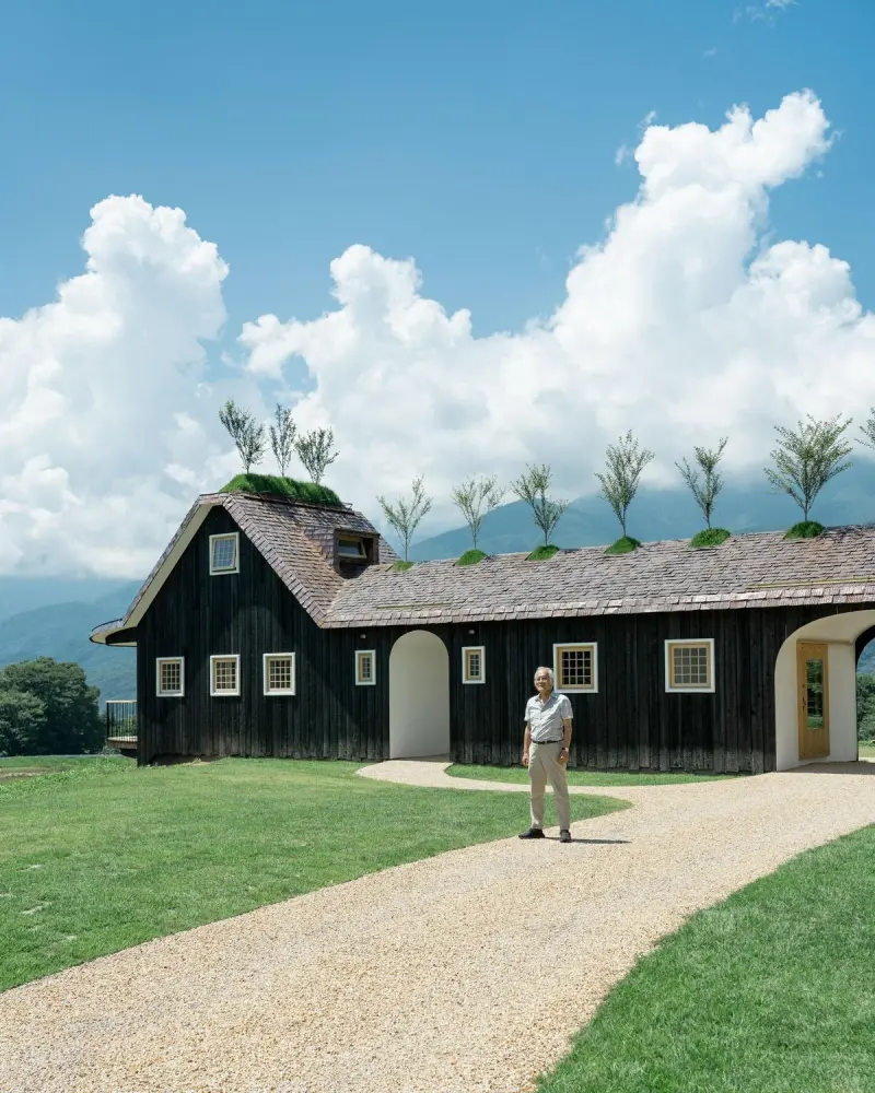 Вишни на коньке: необычный японский дом, где сад растет на крыше