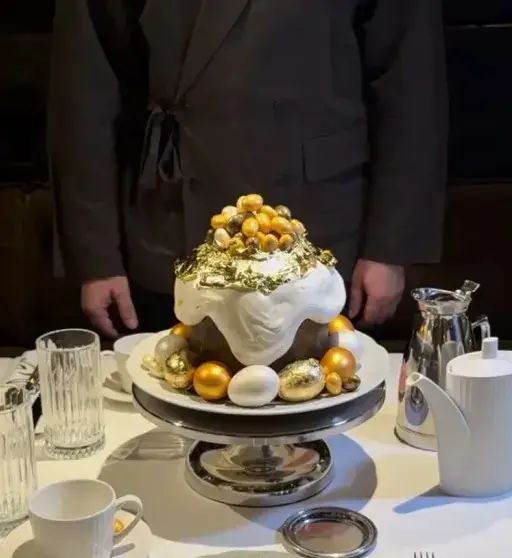 Пасхальный кулич от-кутюр: цена взлетела до «неправославных» 50 тысяч рублей