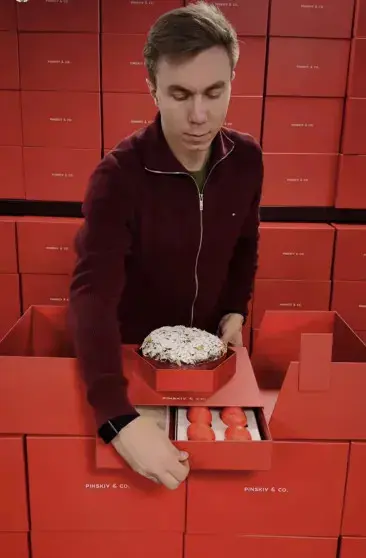 Пасхальный кулич от-кутюр: цена взлетела до «неправославных» 50 тысяч рублей