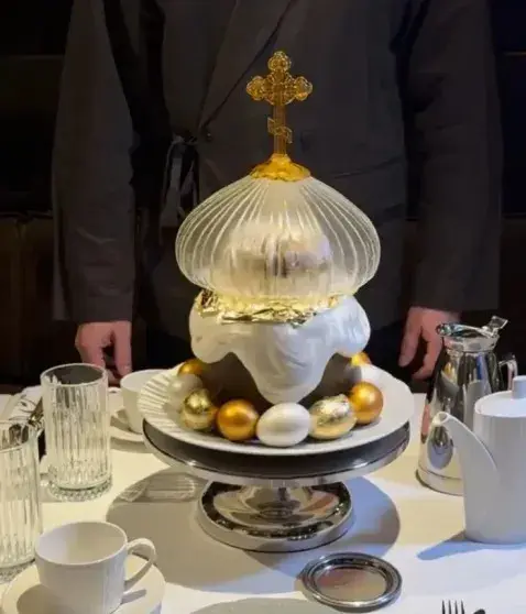 Пасхальный кулич от-кутюр: цена взлетела до «неправославных» 50 тысяч рублей