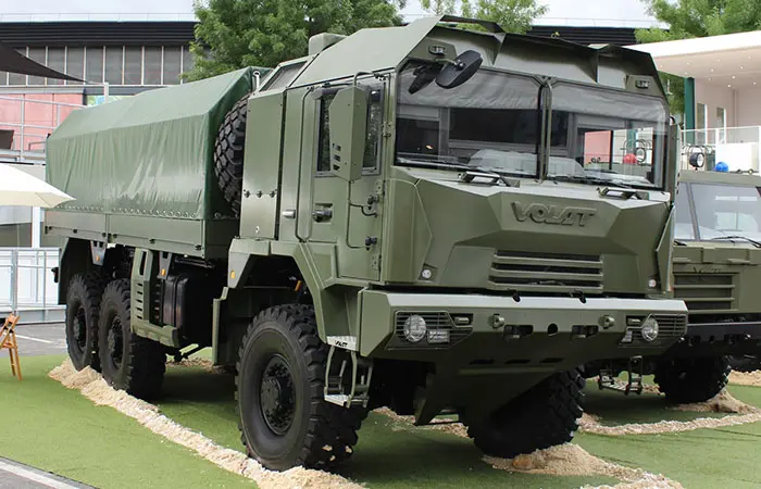 Загадка двух половинок: почему у старых машин было разделённое лобовое стекло