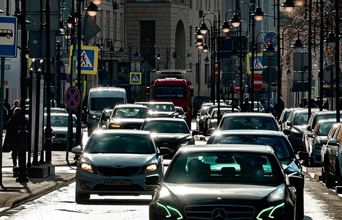 Загадка двух половинок: почему у старых машин было разделённое лобовое стекло