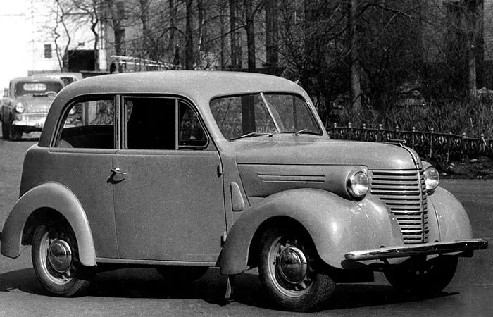 Загадка двух половинок: почему у старых машин было разделённое лобовое стекло