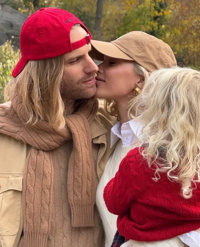 Эльза Хоск ждет второго ребенка и показала дерзкие фото с округлившимся животиком