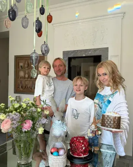 Семейный отдых Рудковской и Плющенко: новые кадры с Мальдив