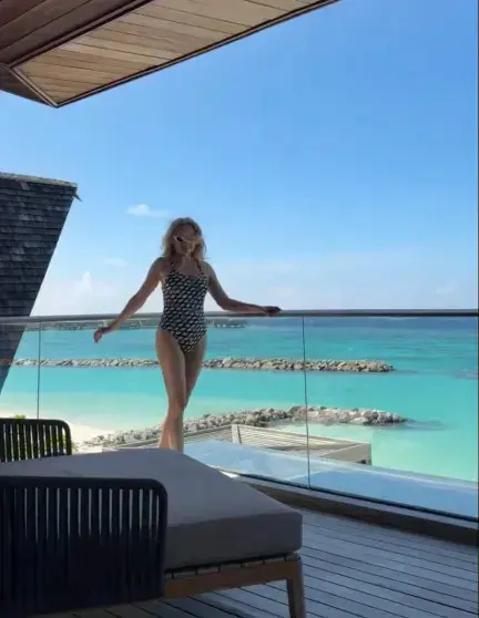 Семейный отдых Рудковской и Плющенко: новые кадры с Мальдив