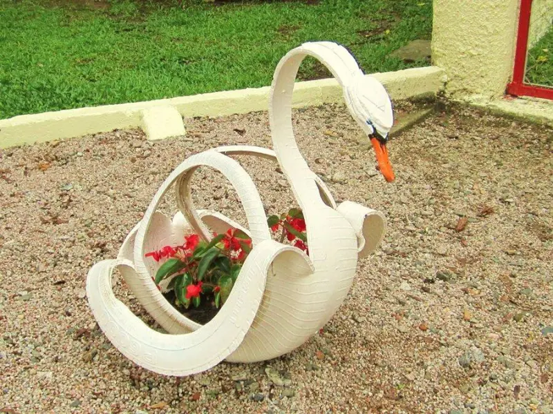 Скрытая угроза: почему старые шины на даче опаснее, чем кажется