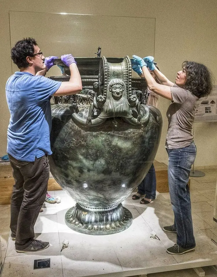 Невероятные артефакты древности: как создавали шедевры без современных технологий