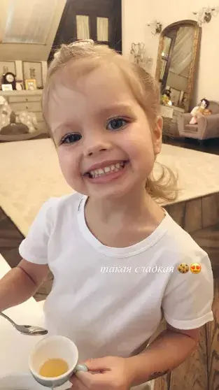 Елена Перминова показала, как взрослеет её дочь Арина