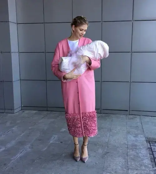 Елена Перминова показала, как взрослеет её дочь Арина