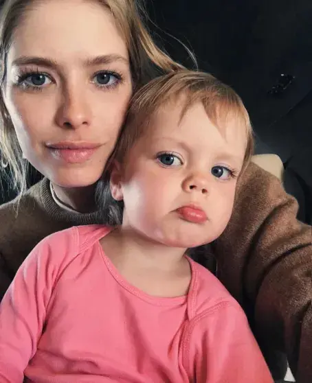 Елена Перминова показала, как взрослеет её дочь Арина