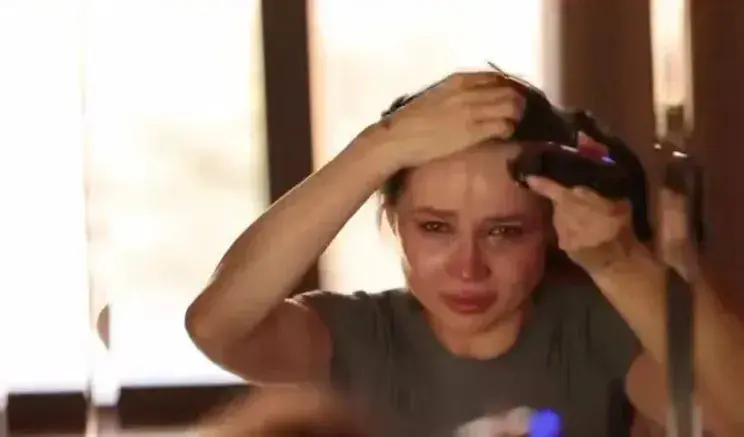 Лерчек сбрила волосы после химии: жених показал трогательное видео